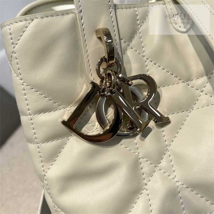 D I O R 디올 뚜주흐 스몰 버티컬 토트백 라떼 매크로까나쥬 Bag 11번 이미지