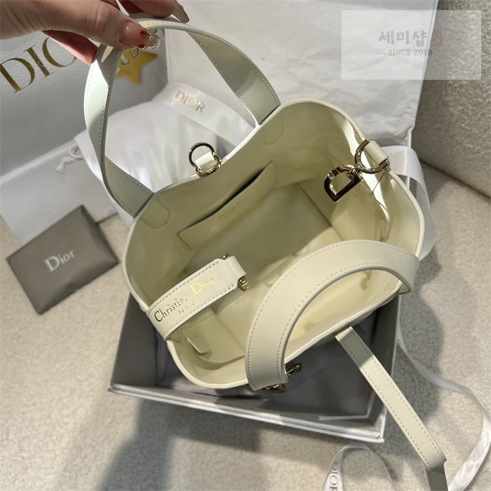 D I O R 디올 뚜주흐 스몰 버티컬 토트백 라떼 매크로까나쥬 Bag 8번 이미지