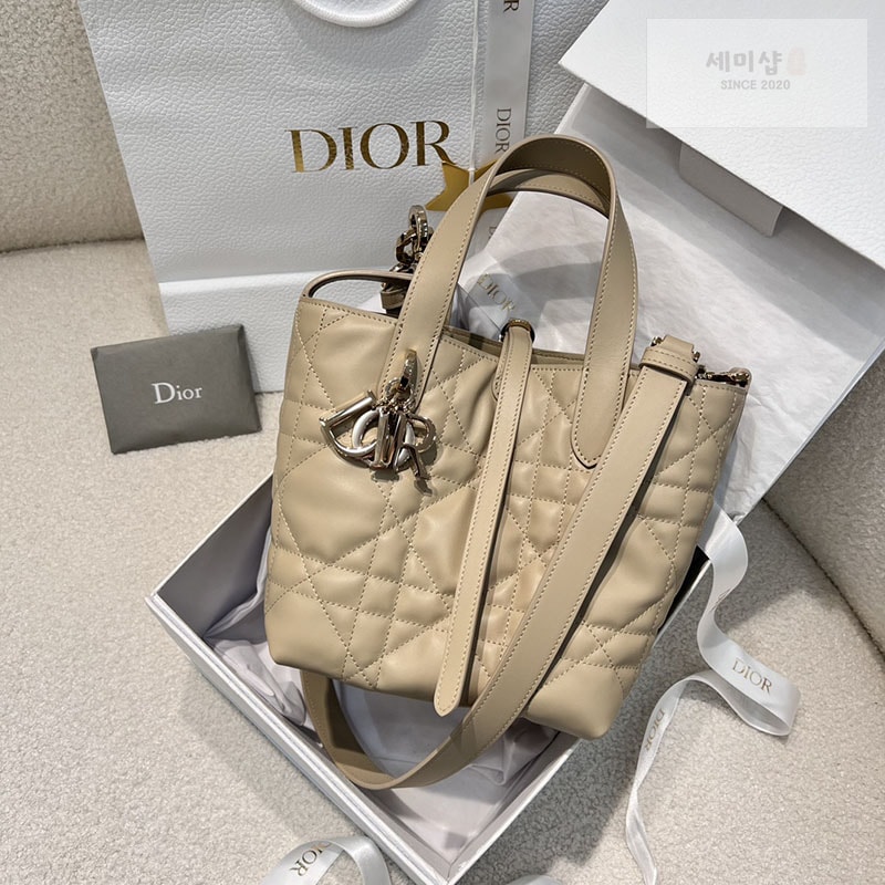 D I O R 디올 뚜주흐 스몰 버티컬 토트백 파우더 베이지 매크로까나쥬 Bag 1번 이미지