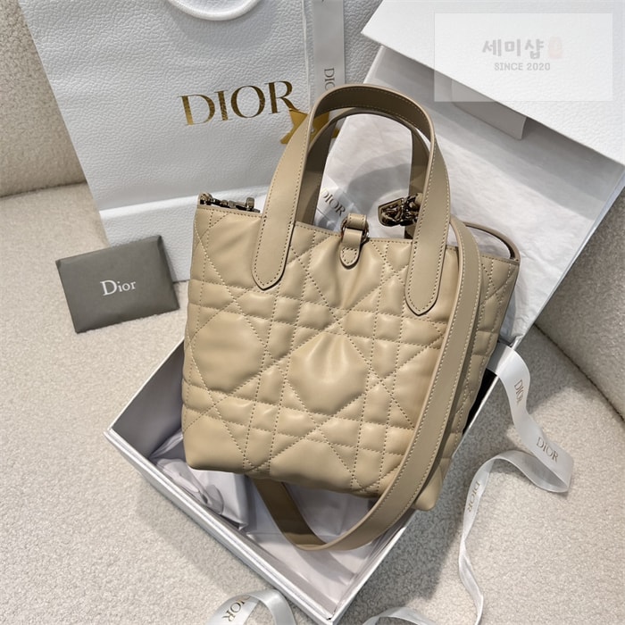 D I O R 디올 뚜주흐 스몰 버티컬 토트백 파우더 베이지 매크로까나쥬 Bag 3번 이미지
