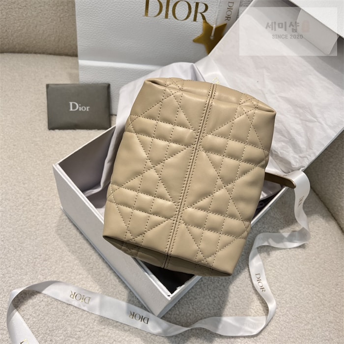 D I O R 디올 뚜주흐 스몰 버티컬 토트백 파우더 베이지 매크로까나쥬 Bag 9번 이미지