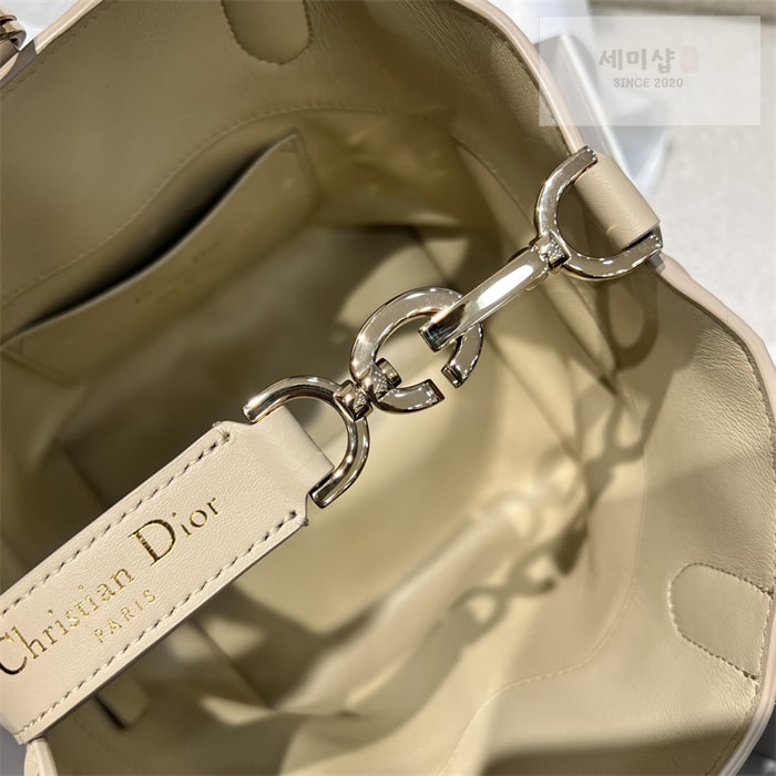 D I O R 디올 뚜주흐 스몰 버티컬 토트백 파우더 베이지 매크로까나쥬 Bag 13번 이미지