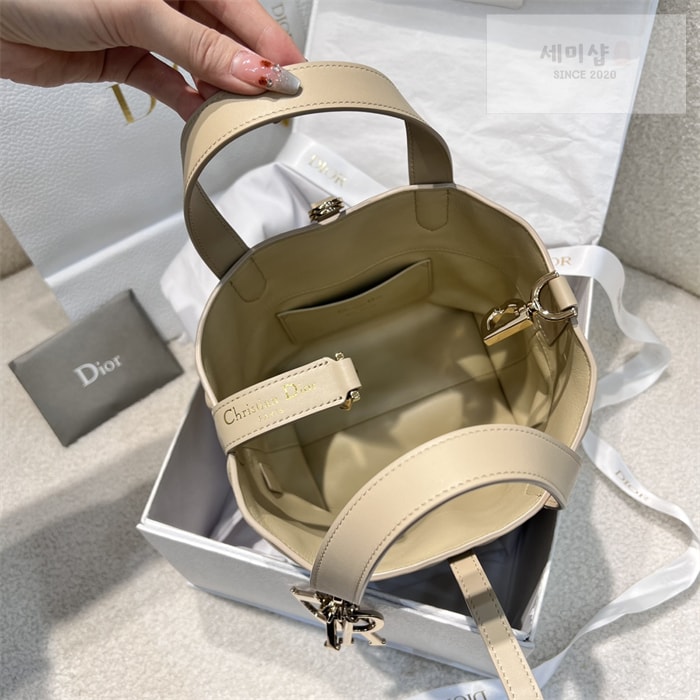 D I O R 디올 뚜주흐 스몰 버티컬 토트백 파우더 베이지 매크로까나쥬 Bag 11번 이미지