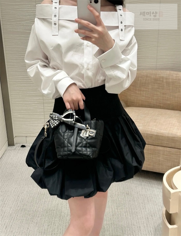 D I O R 디올 뚜주흐 스몰 버티컬 토트백 파우더 베이지 매크로까나쥬 Bag 8번 이미지