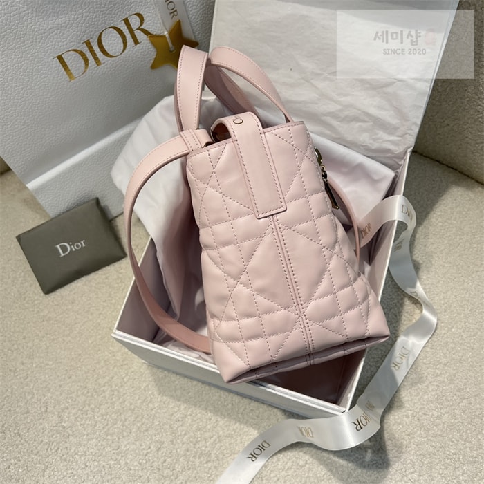 D I O R 디올 뚜주흐 스몰 버티컬 토트백 페일 핑크 매크로까나쥬 Bag 12번 이미지