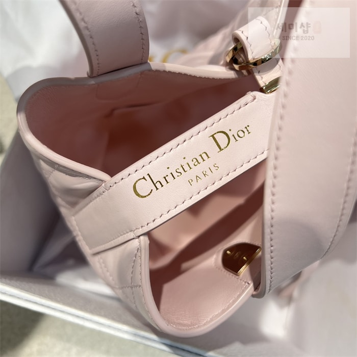 D I O R 디올 뚜주흐 스몰 버티컬 토트백 페일 핑크 매크로까나쥬 Bag 9번 이미지