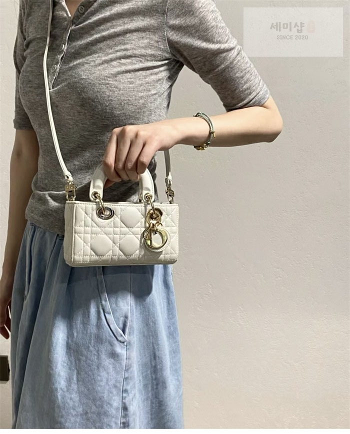 D I O R 디올 레이디 D-조이 마이크로 백 라떼 까나쥬 Bag 2번 이미지