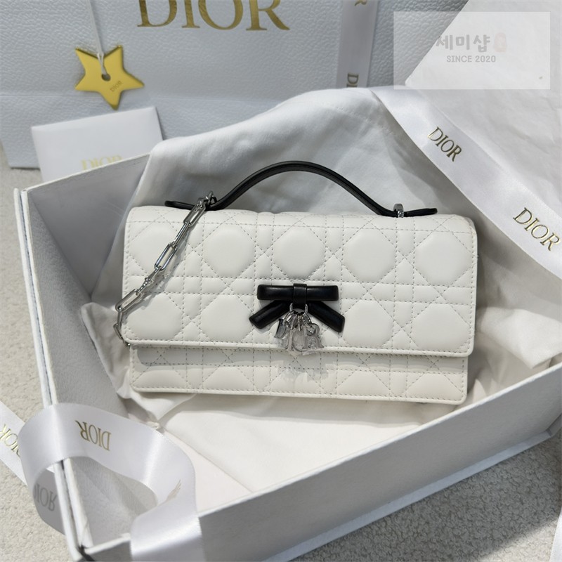D I O R 디올 마이 미니 백 라떼 & 블랙 까나쥬 램스킨 라떼 Bag 4번 이미지