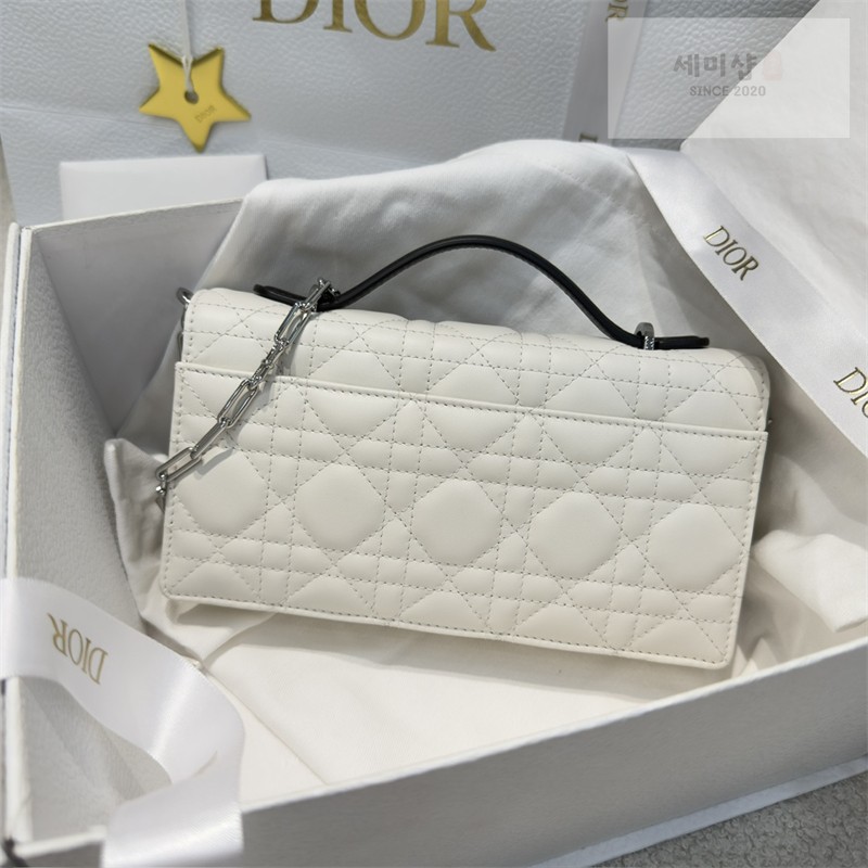 D I O R 디올 마이 미니 백 라떼 & 블랙 까나쥬 램스킨 라떼 Bag 5번 이미지