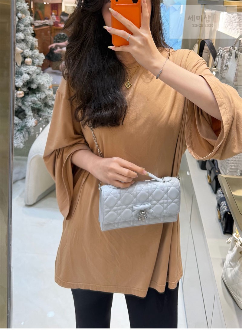 D I O R 디올 마이 미니 백 블루 까나쥬 램스킨 아이스 블루 Bag 3번 이미지