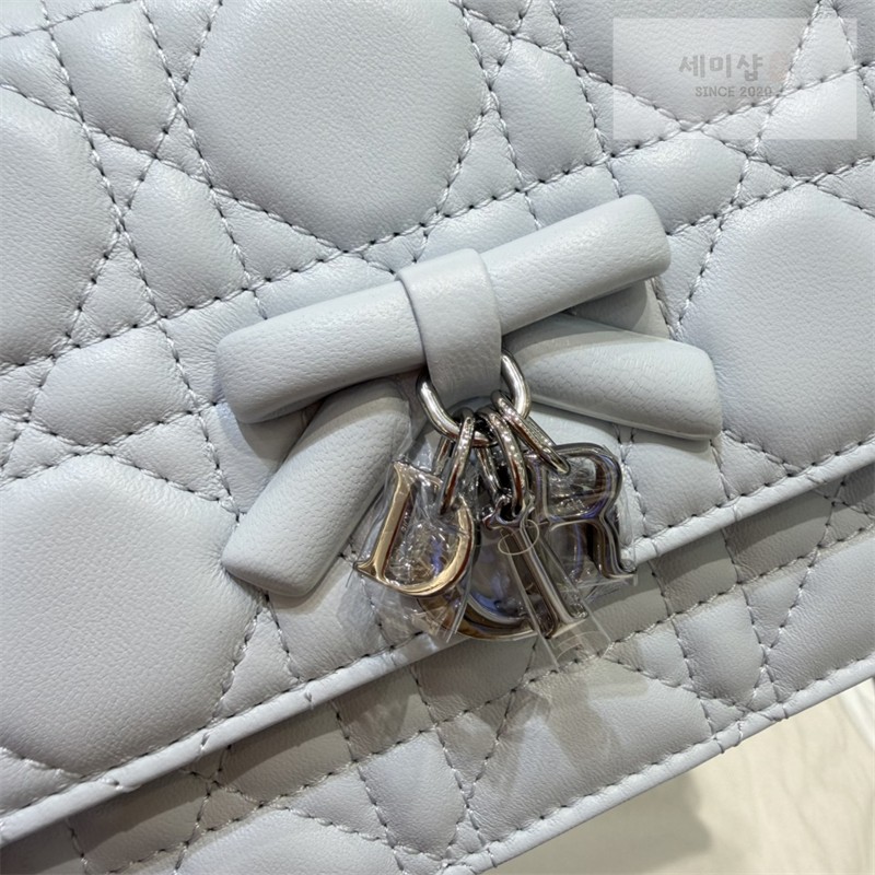 D I O R 디올 마이 미니 백 블루 까나쥬 램스킨 아이스 블루 Bag 9번 이미지