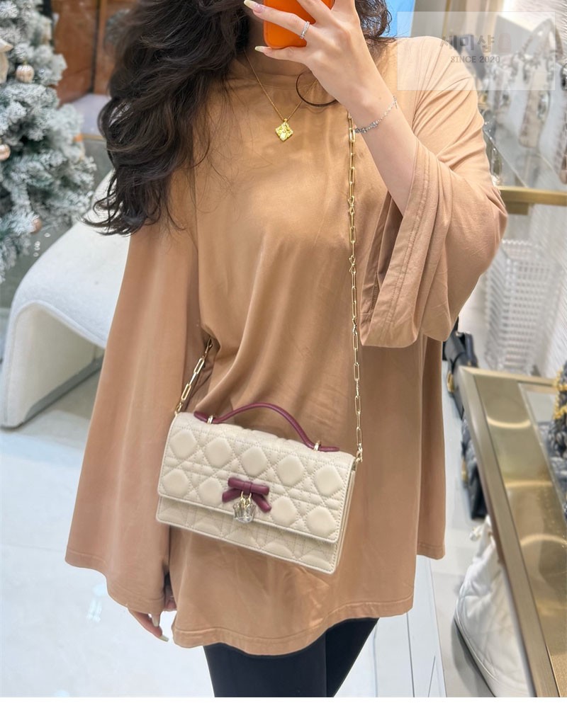 D I O R 디올 마이 미니 백 트렌치 & 레드 까나쥬 램스킨 아이보리 레드 Bag 2번 이미지
