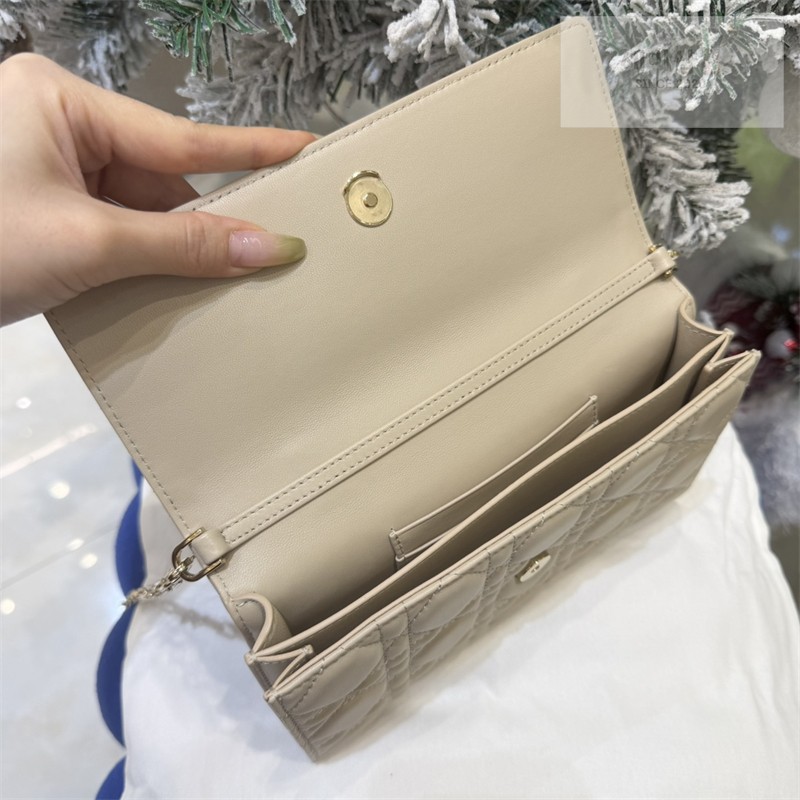 D I O R 디올 마이 미니 백 트렌치 & 레드 까나쥬 램스킨 아이보리 레드 Bag 11번 이미지