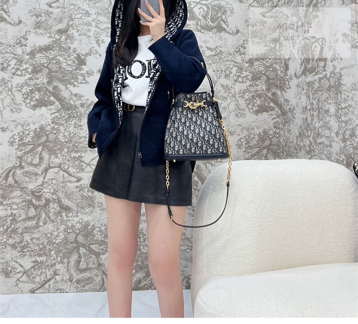 D I O R 디올 미디엄 C’est 쎄 백 오블리크 자카드 Bag 18번 이미지