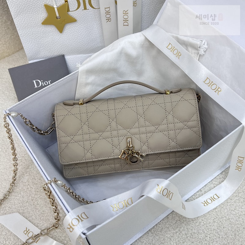 D I O R 디올 미스 디올 미니 체인백 브라우니쉬 그레이 까나쥬 Bag 4번 이미지