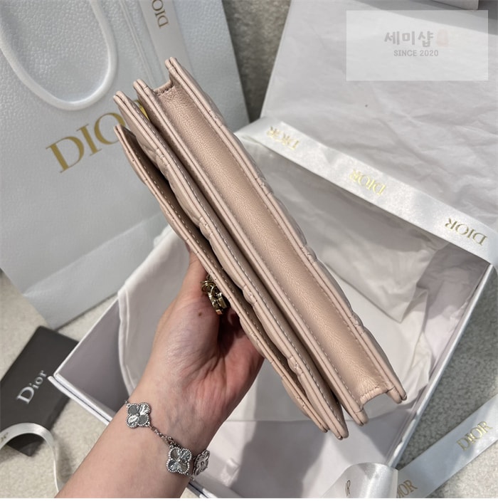D I O R 디올 미스 디올 미니 체인백 파우더 핑크 까나쥬 Bag 4번 이미지