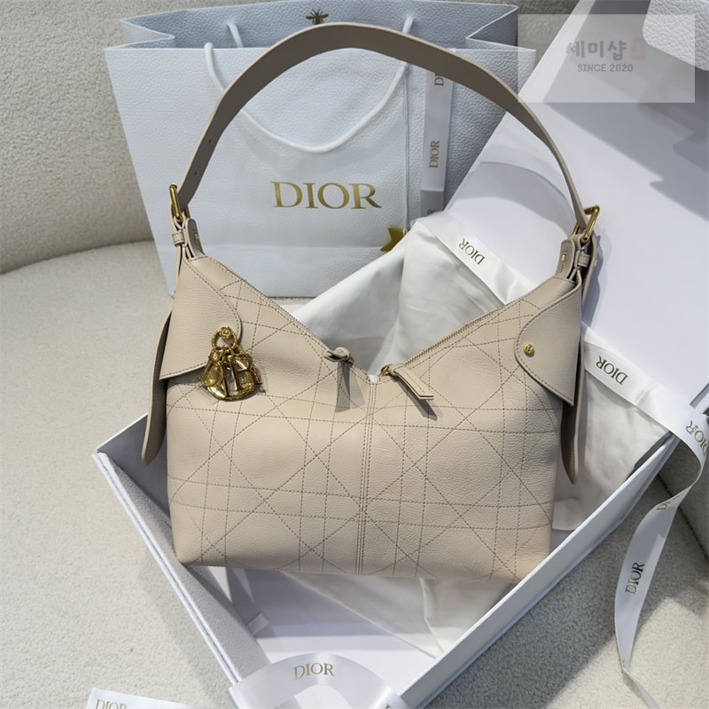 D I O R 디올 보야주 미디엄 백 파우더 베이지 매크로 까나쥬 Bag 7번 이미지