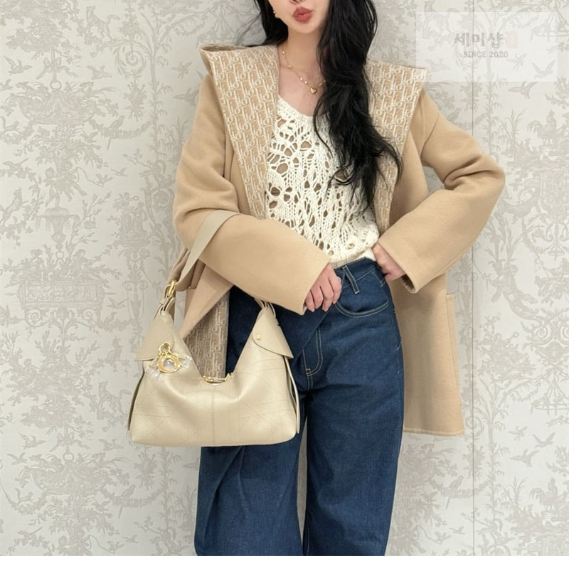 D I O R 디올 보야주 미디엄 백 파우더 베이지 매크로 까나쥬 Bag 9번 이미지