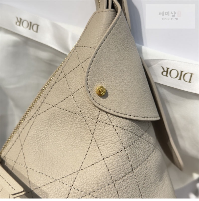 D I O R 디올 보야주 미디엄 백 파우더 베이지 매크로 까나쥬 Bag 8번 이미지