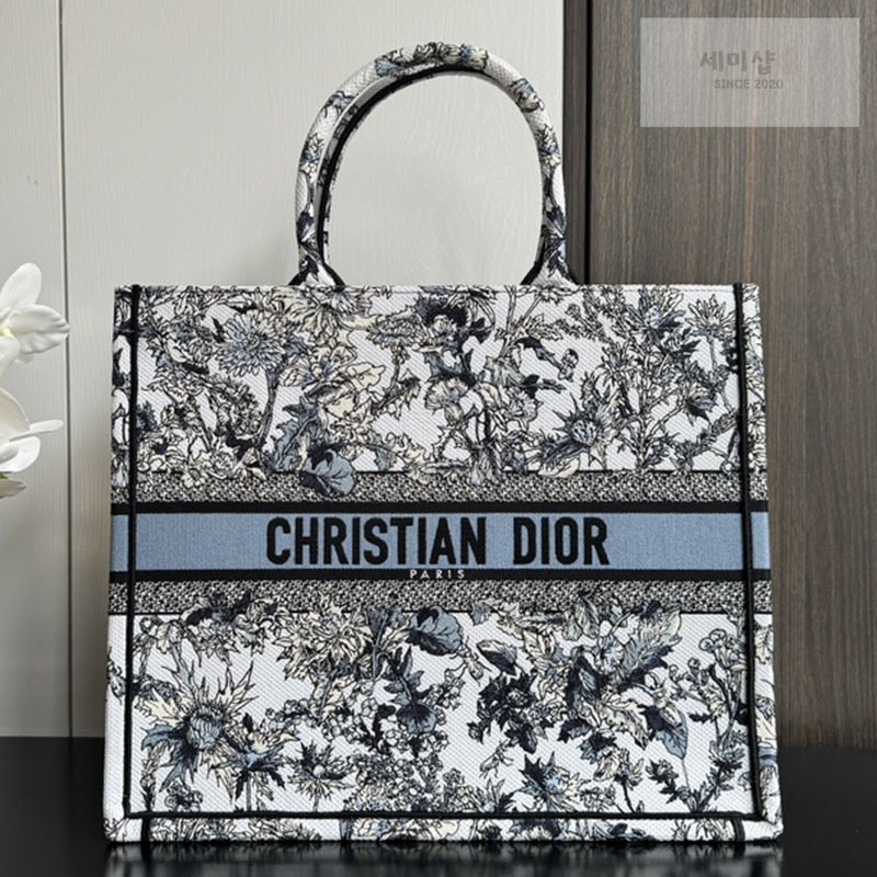 D I O R 디올 북 토트백 라지 샤돈 화이트 데님 블루 Bag 4번 이미지