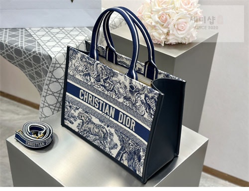 D I O R 디올 북 토트백 미디엄 뜨왈 드 주이 블루 Bag 5번 이미지