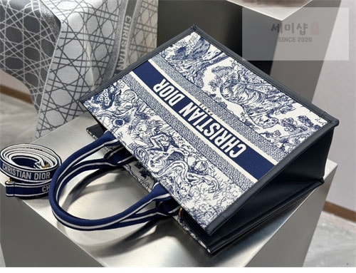 D I O R 디올 북 토트백 미디엄 뜨왈 드 주이 블루 Bag 3번 이미지