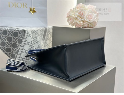 D I O R 디올 북 토트백 미디엄 뜨왈 드 주이 블루 Bag 4번 이미지