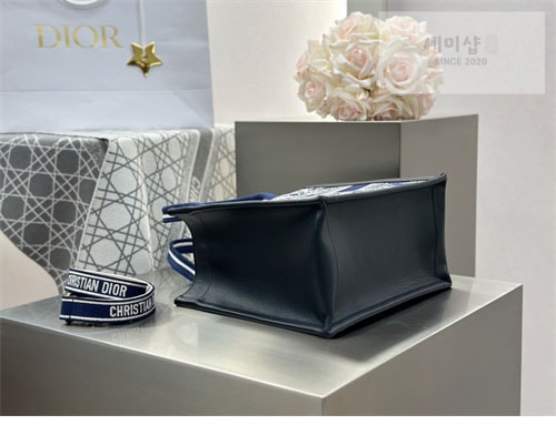 D I O R 디올 북 토트백 스몰 뜨왈 드 주이 블루 Bag 4번 이미지