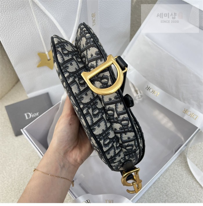 D I O R 디올 새들 미니 스트랩 백 오블리크 자카드 Bag 4번 이미지