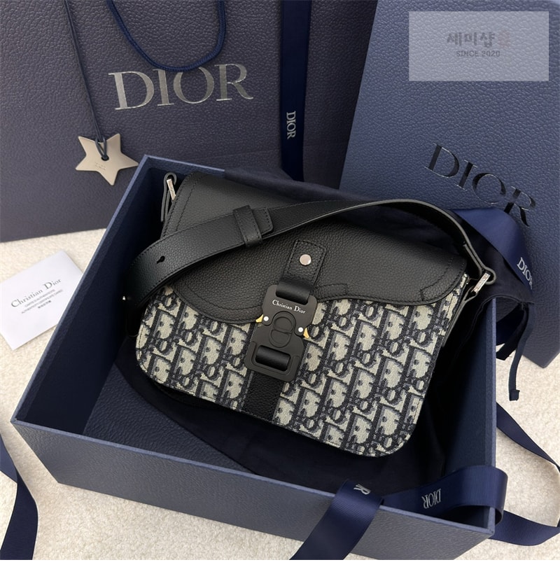 D I O R 디올 새들 스몰 플랩 스트랩백 블루 Bag 1번 이미지