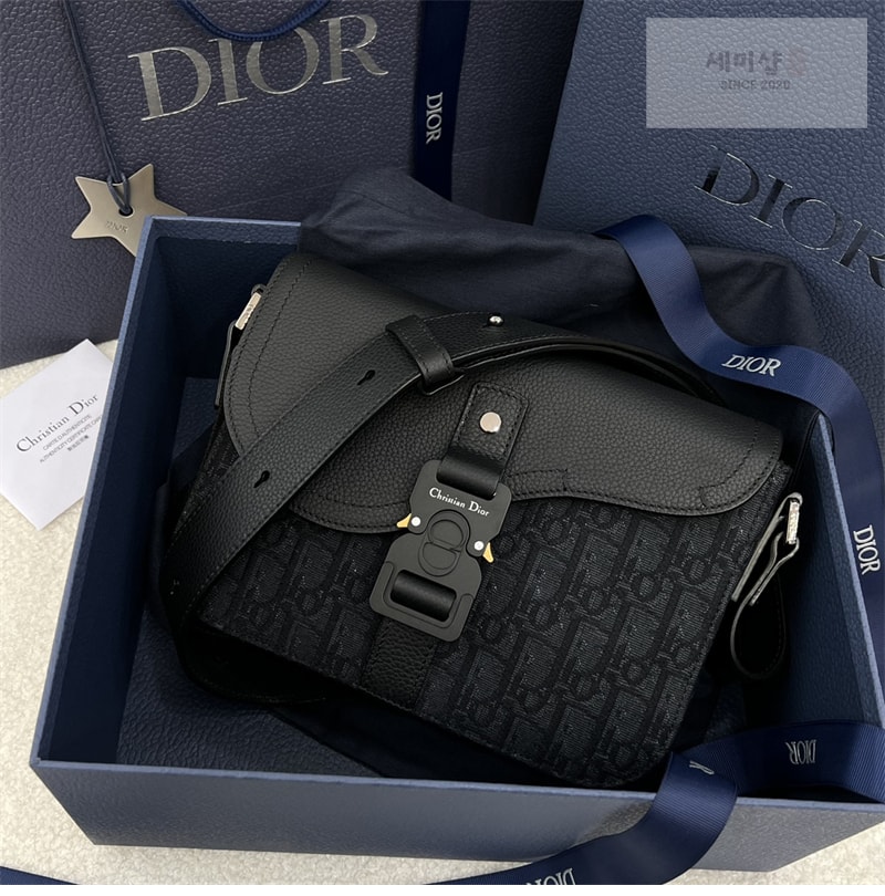 D I O R 디올 새들 스몰 플랩 스트랩백 블루 Bag 18번 이미지