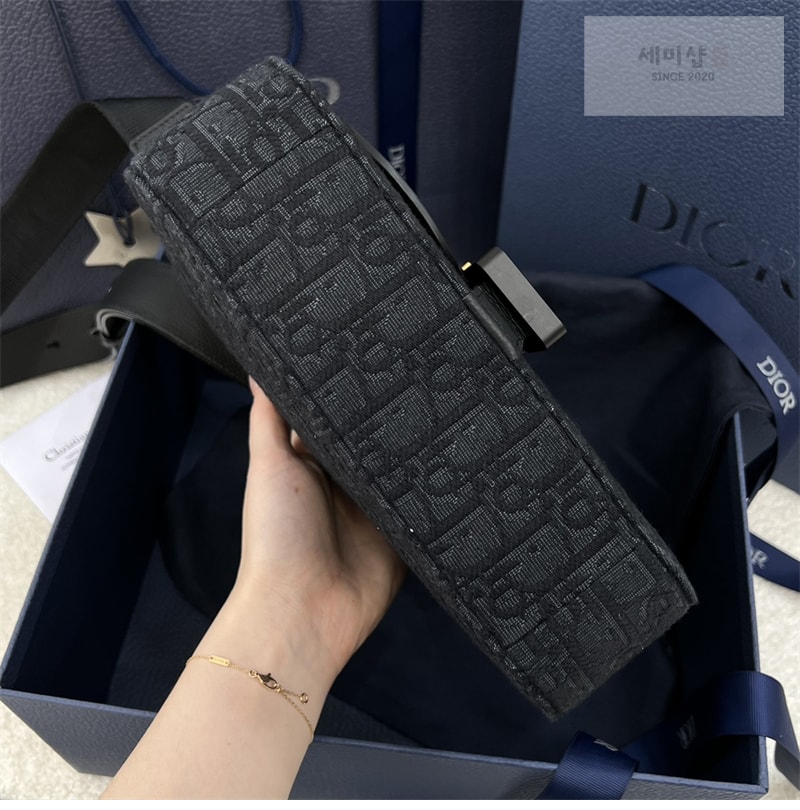 D I O R 디올 새들 스몰 플랩 스트랩백 블루 Bag 4번 이미지