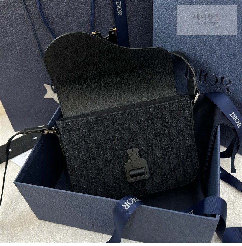 D I O R 디올 새들 스몰 플랩 스트랩백 블루 Bag 13번 이미지