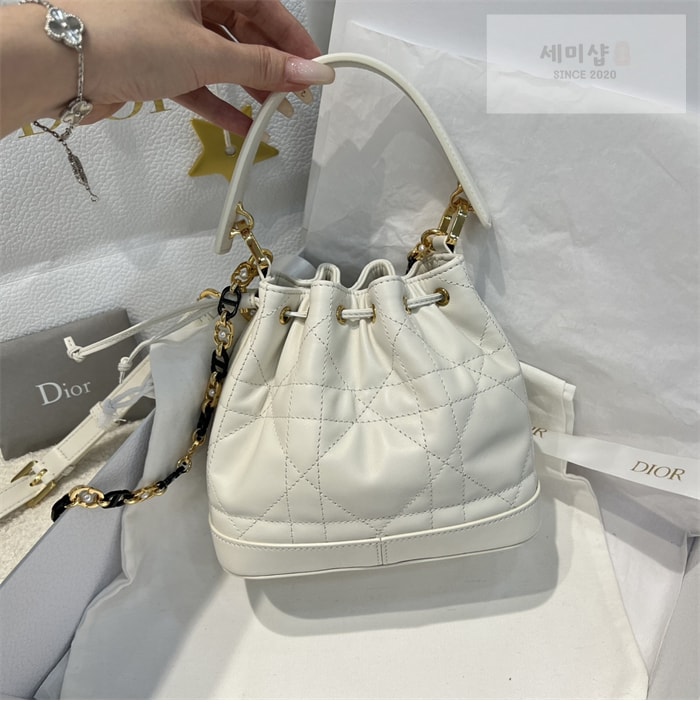 D I O R 디올 졸리 버킷백 스몰 매크로 까나쥬 라떼 Bag 3번 이미지