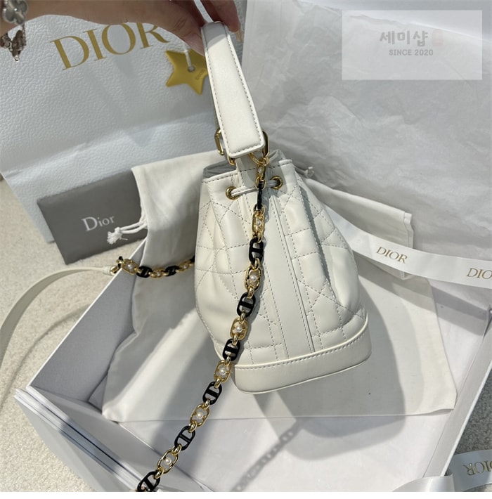 D I O R 디올 졸리 버킷백 스몰 매크로 까나쥬 라떼 Bag 4번 이미지