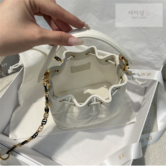 D I O R 디올 졸리 버킷백 스몰 매크로 까나쥬 라떼 Bag 7번 이미지