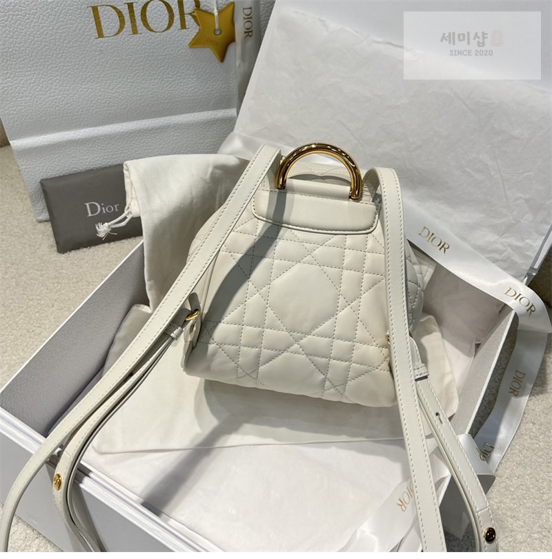 D I O R 디올 카로 스몰 백팩 라떼 매크로 까나쥬 Bag 5번 이미지