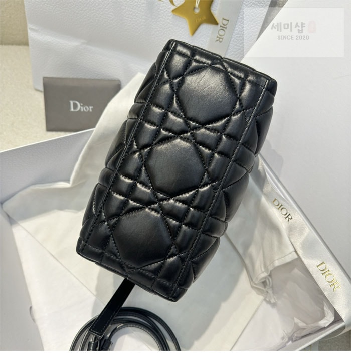 D I O R 디올 트래블 노마드 Nomad 미디엄 파우치 매크로까나쥬 라떼 Bag 13번 이미지