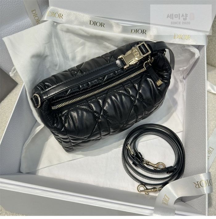D I O R 디올 트래블 노마드 Nomad 미디엄 파우치 매크로까나쥬 라떼 Bag 19번 이미지