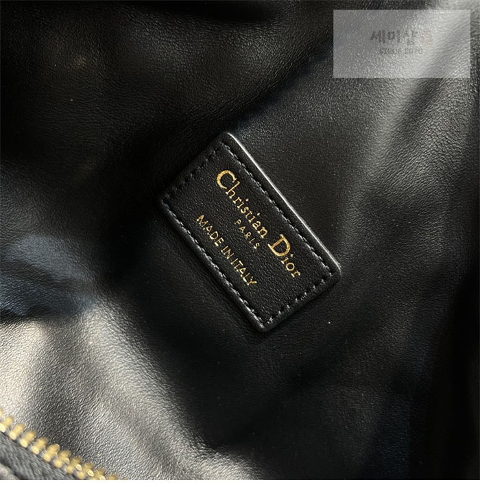 D I O R 디올 트래블 노마드 Nomad 미디엄 파우치 매크로까나쥬 라떼 Bag 24번 이미지