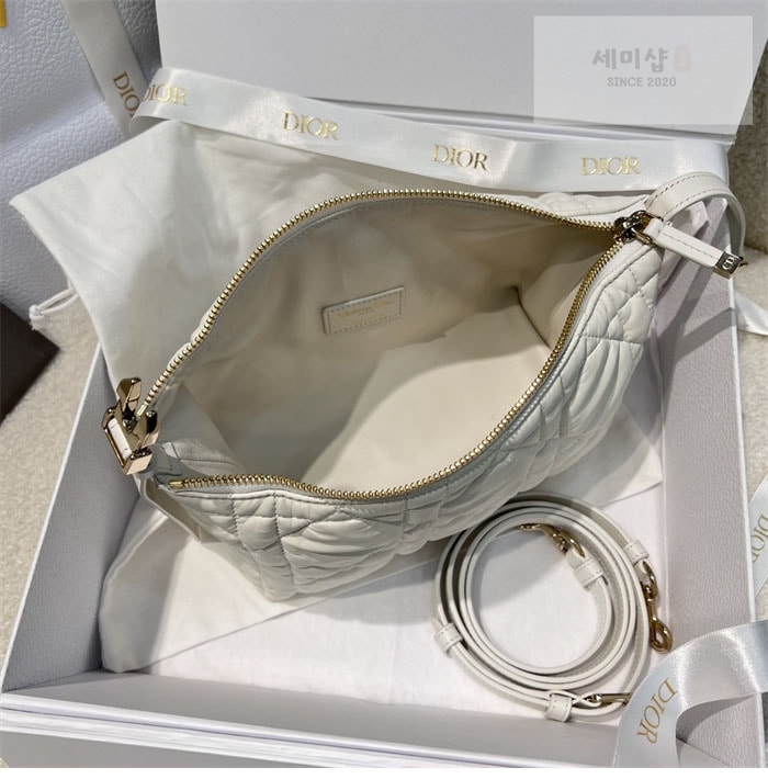 D I O R 디올 트래블 노마드 Nomad 미디엄 파우치 매크로까나쥬 라떼 Bag 7번 이미지