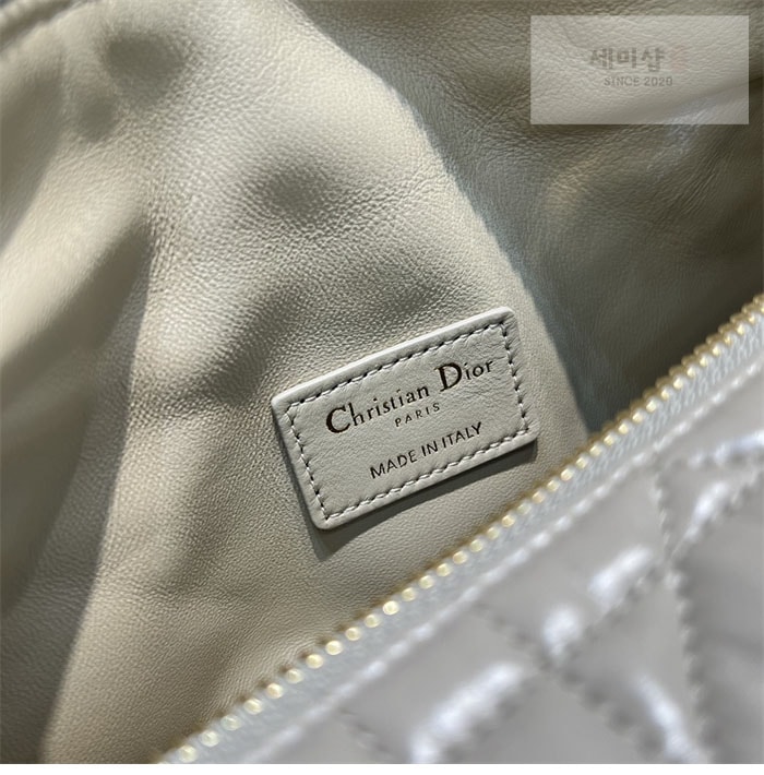 D I O R 디올 트래블 노마드 Nomad 미디엄 파우치 매크로까나쥬 라떼 Bag 21번 이미지