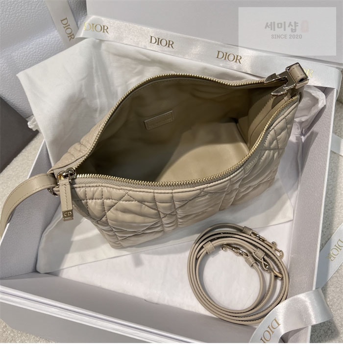 D I O R 디올 트래블 노마드 Nomad 미디엄 파우치 매크로까나쥬 라떼 Bag 4번 이미지