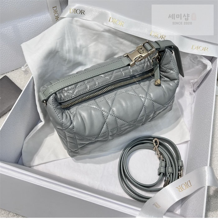 D I O R 디올 트래블 노마드 Nomad 미디엄 파우치 매크로까나쥬 라떼 Bag 31번 이미지