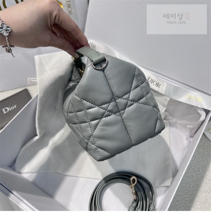 D I O R 디올 트래블 노마드 Nomad 미디엄 파우치 매크로까나쥬 라떼 Bag 10번 이미지
