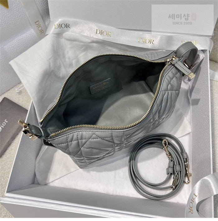 D I O R 디올 트래블 노마드 Nomad 미디엄 파우치 매크로까나쥬 라떼 Bag 22번 이미지