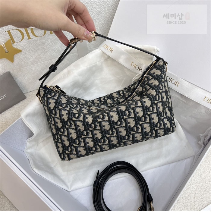 D I O R 디올 트래블 노마드 Nomad 미디엄 파우치 오블리크 Bag 4번 이미지