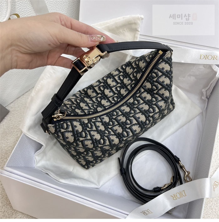 D I O R 디올 트래블 노마드 Nomad 미디엄 파우치 오블리크 Bag 10번 이미지
