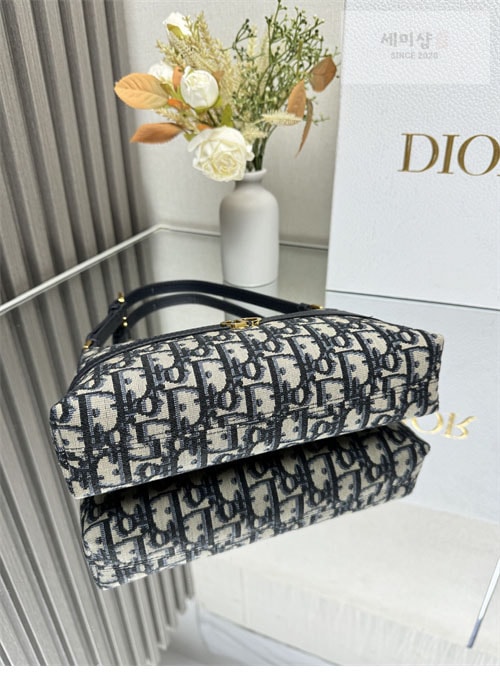 D I O R 디올 30 몽테인 호보백 오블리크 Bag 10번 이미지