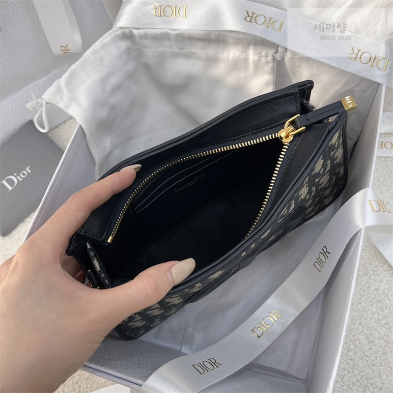 D I O R 디올 CD 시그니처 호보 백 오블리크 Bag 9번 이미지